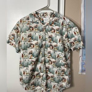 Winter scape button up t-shirt. Like new. Size L